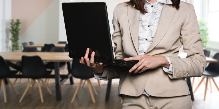businesswoman-2817567_1920.jpg